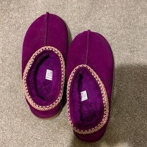 Ugg Tasman Slippers Size 11, never worn!